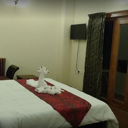 Golden Springs Motel อูตี ภายนอก รูปภาพ