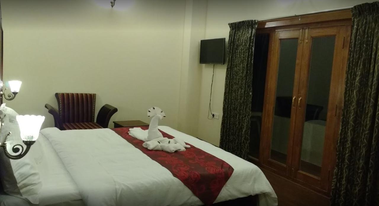 Golden Springs Motel อูตี ภายนอก รูปภาพ